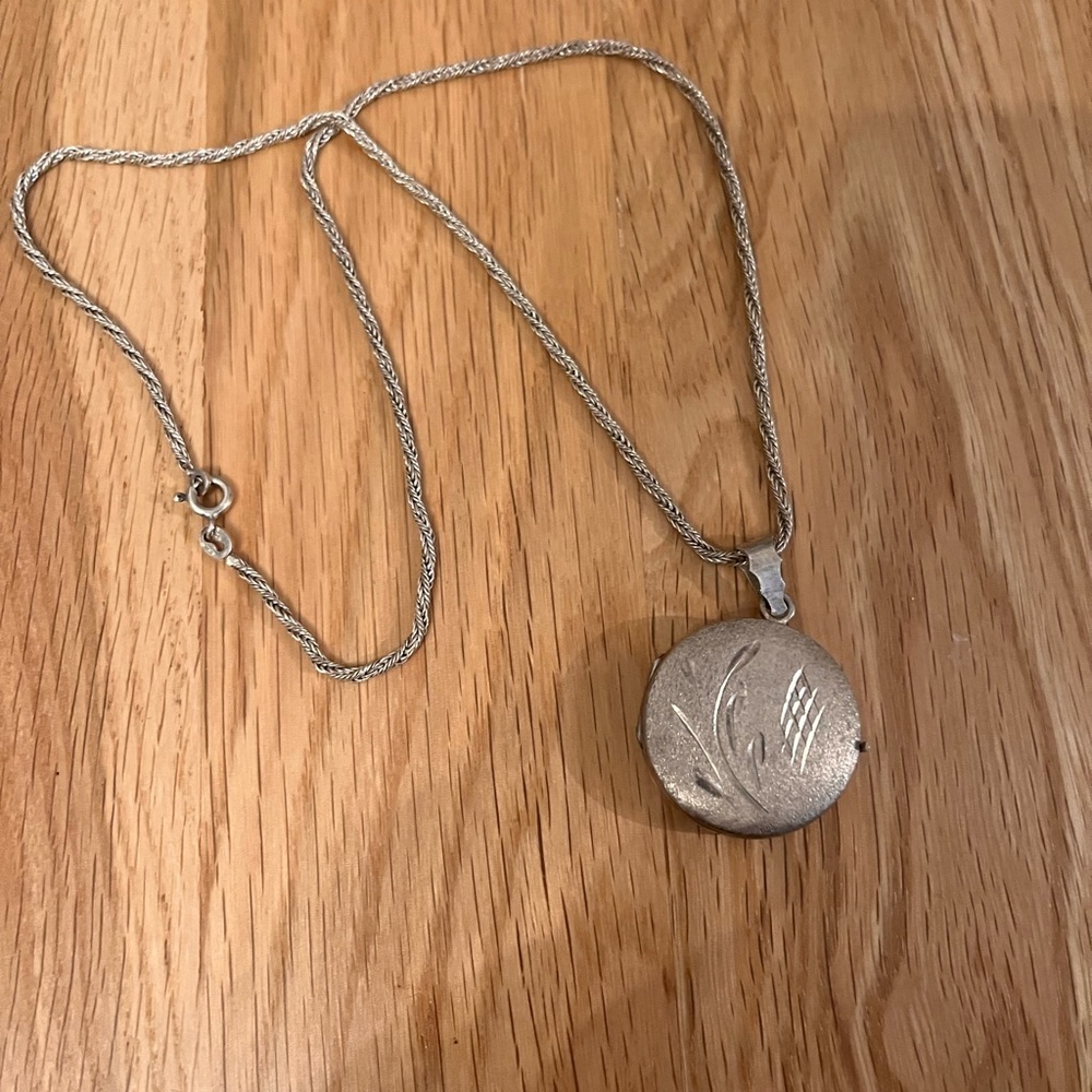 Beautiful vintage Italian sterling silver memory locket